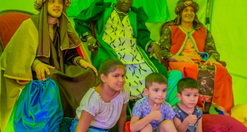Los Reyes Magos Llegaron A San Fernando Y Se Sacan Fotos Con Las Familias En Las Plazas