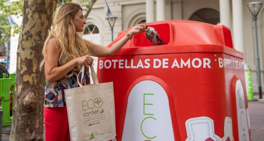 San Fernando Instaló En La Plaza Mitre Una Nueva Campana Para Recolección De ´Botellas De Amor´