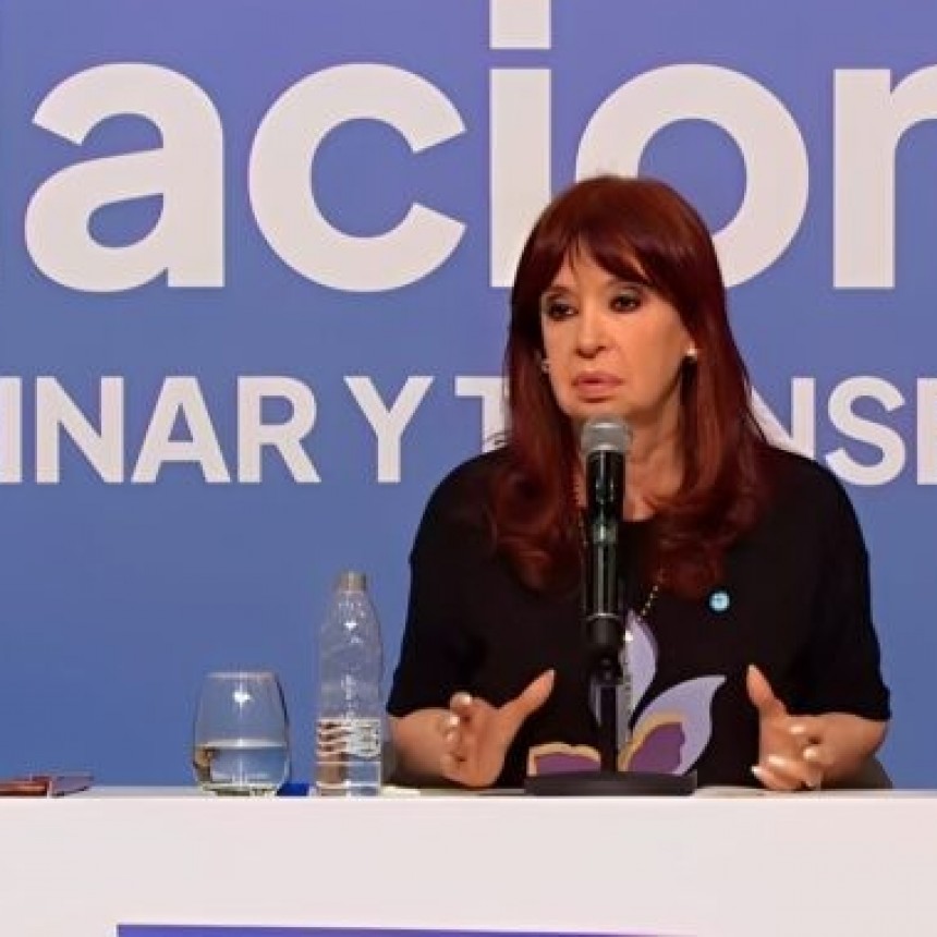 Cristina Advirtió Que El País Vive “Una Descomposición Institucional” Y Afirmó Que Milei “No Se La Banca Solo”