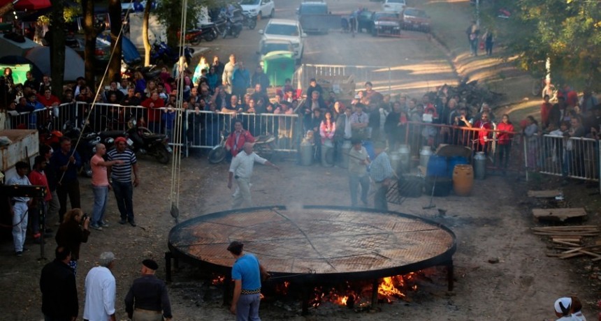 La Fiesta De La Torta Frita : Atractivo Para Turistas Y Vecinos Y Un Homenaje A Malvinas  