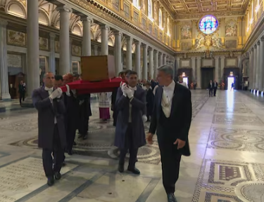    Adiós Al Papa Francisco, El Ataúd Está En Santa Maria Maggiore