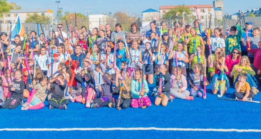 Juan Andreotti Inauguró La Nueva Cancha De Hockey Con Figuras De Los Leones Y Las Leonas