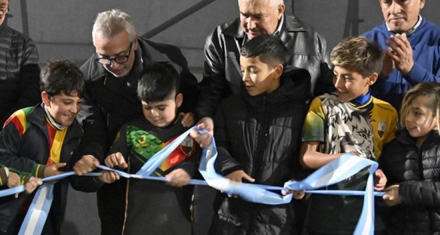 Julio Zamora Inauguró Una Cancha De Baby Fútbol En El Club Social Y De Fomento Villa Carupá