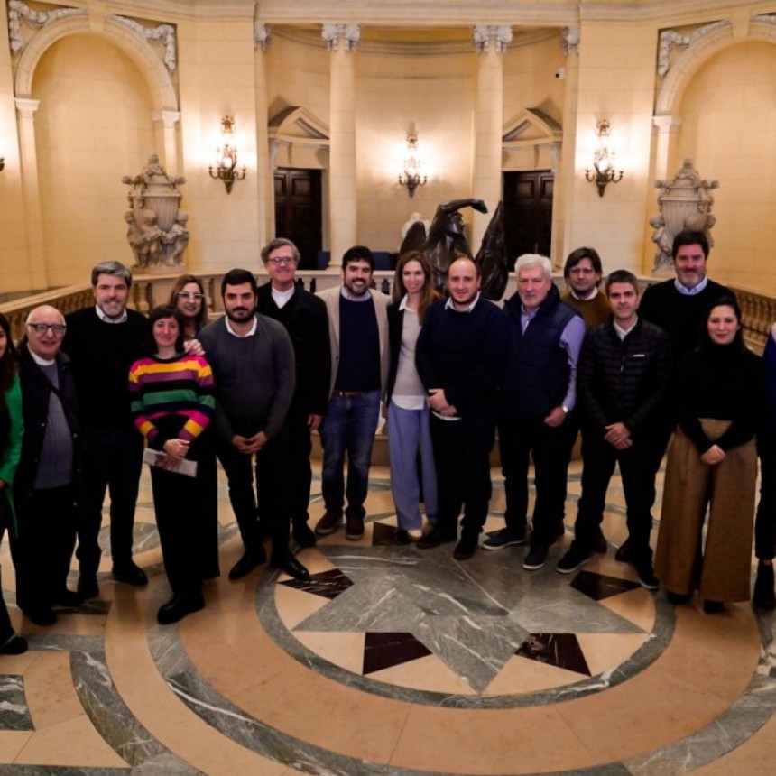 Con La Presencia Del Obispo García Cuerva, El Homenaje A Carlos Mugica Rompió La Grieta En La Legislatura
