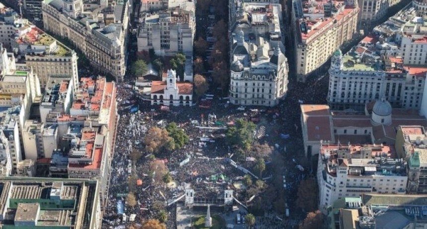 Cristina Kirchner Mostró Fuerza Política En La Plaza Y Lanzó Una Advertencia: “Vamos A Volver”