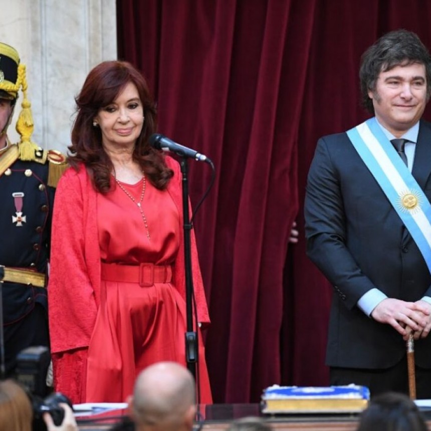 Cristina Le Respondió A Milei: “Diga La Verdad De La Milanesa, Va A Intervenir En El Mercado Con Reservas Del Central”